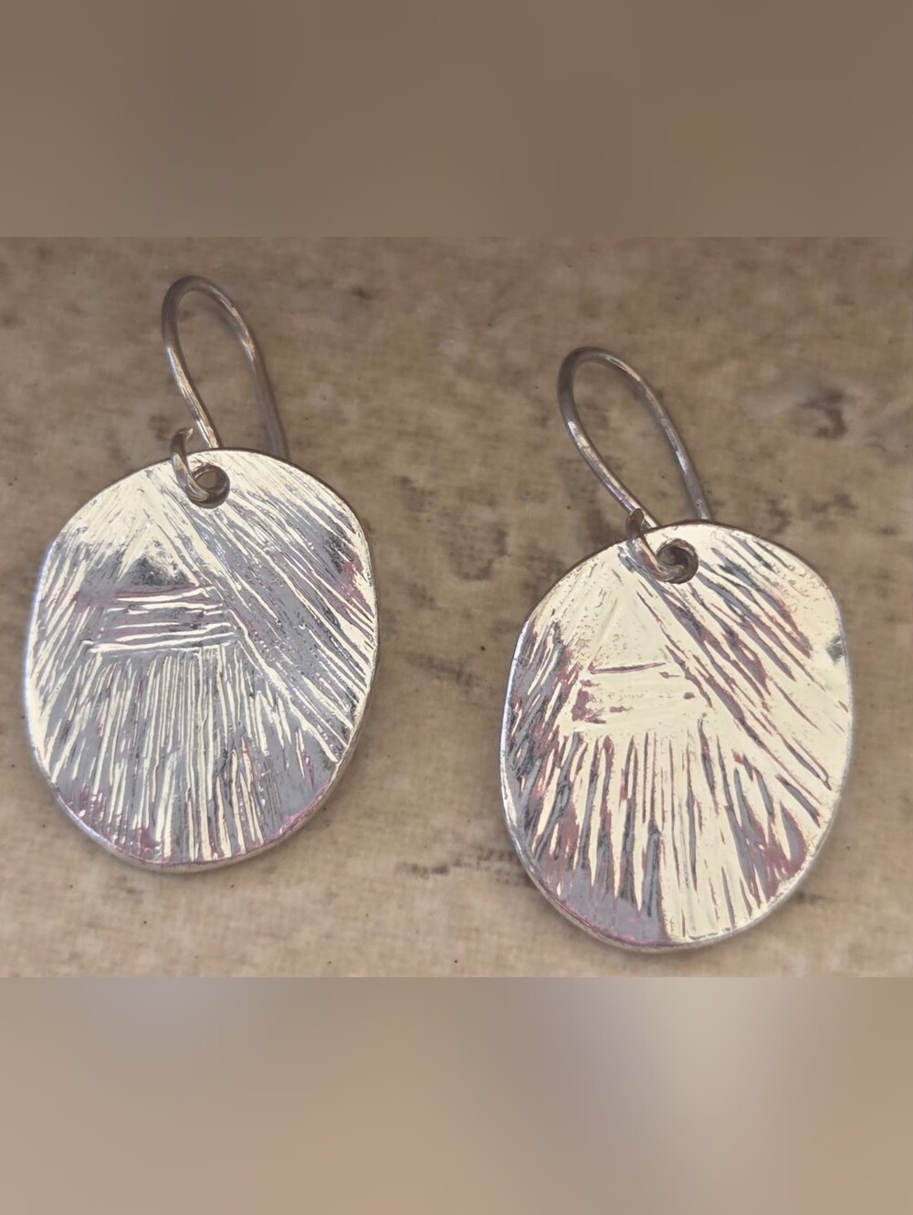 Vintage Style Textured Oval Dangle Earrings Silver Silver 925 Brushed Finish - Picture 2 of 5